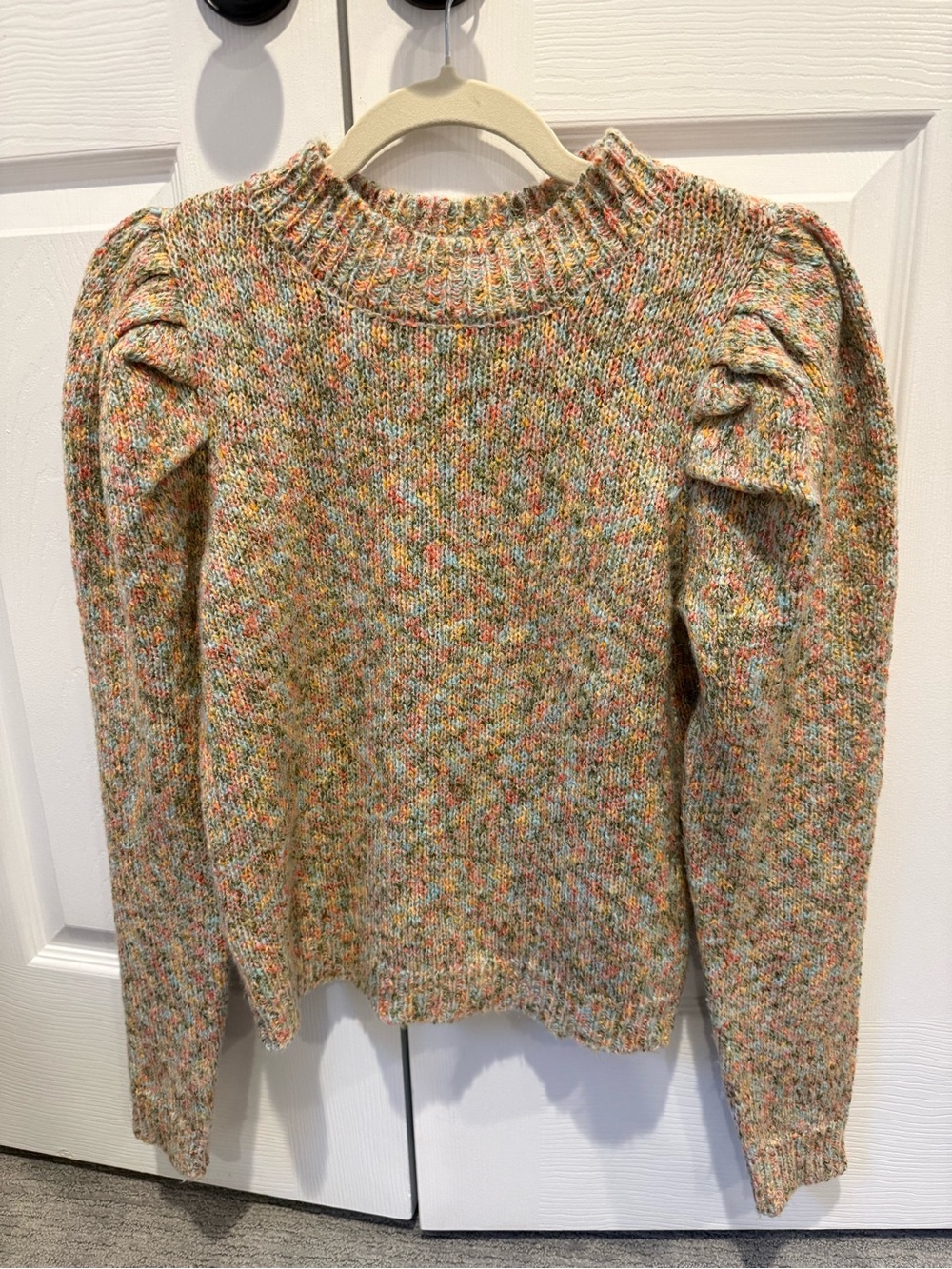 Aqua by Bloomingdale’s Multicolor Confetti knit puff-sleeve sweater size small